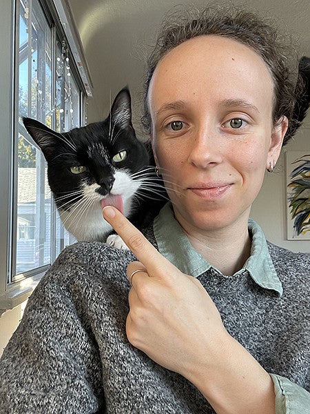 Miró Merrill and her cat Freyja