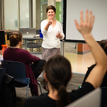 Professor Lori Shontz points to a student with their hand raised