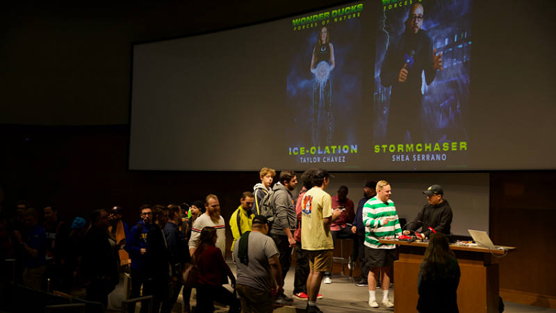 Shea Serrano talking to UO SOJC students during his visit to campus.