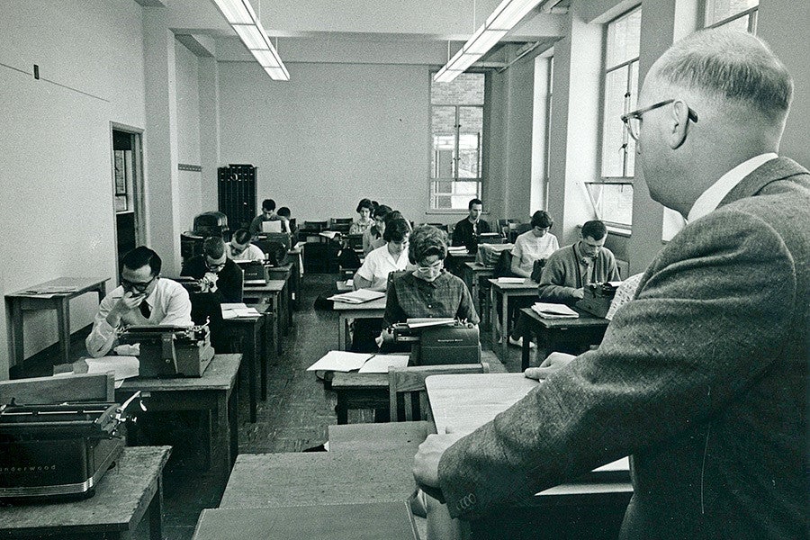 Historic shot of an SOJC professor teaching a class