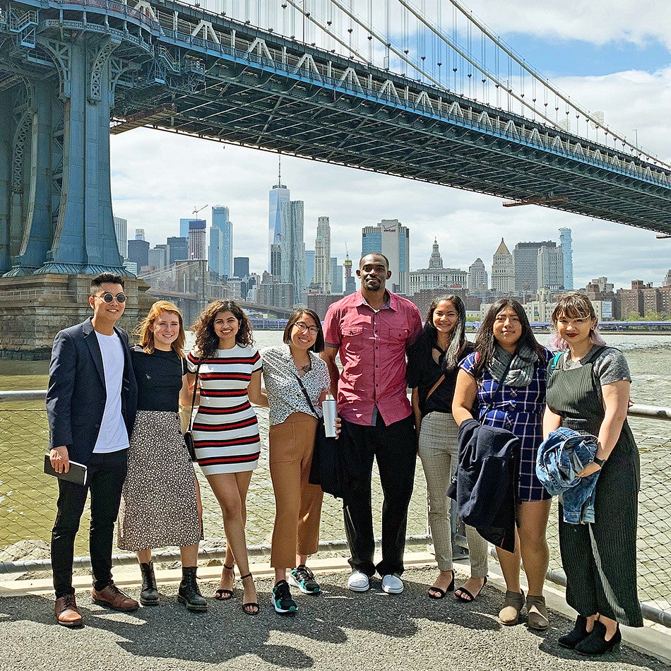 SOJC Advertising students pose with the New York City skyline in the background